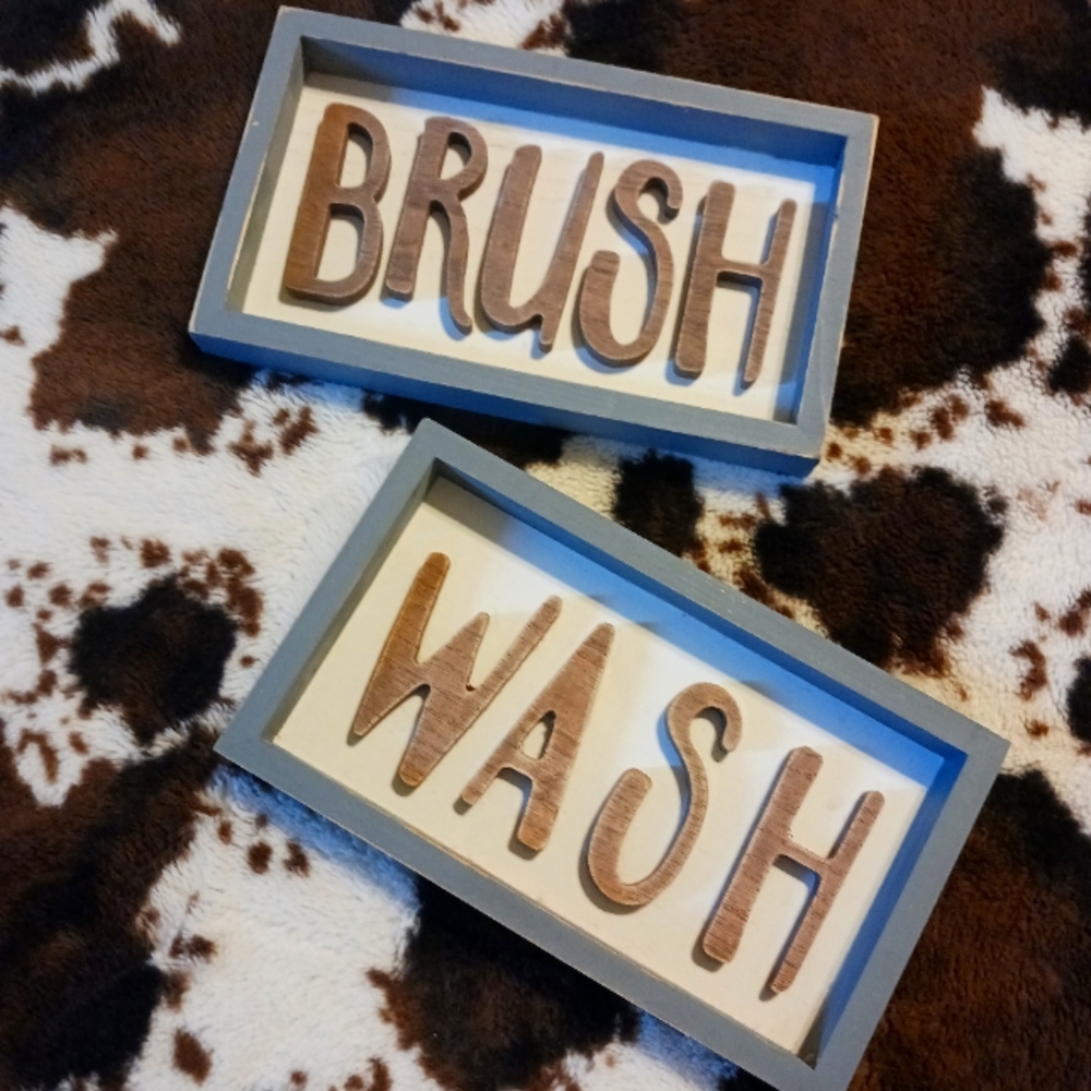 NWT Farmhouse Bathroom Decor Sign Set